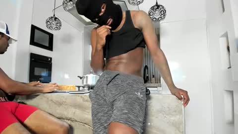 Snapshot of thenewclass chatting on 11/13/25, 06:07 Andriw and Maiol online show from 11/13/25, 06:07