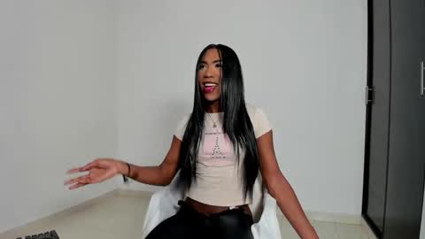 Snapshot of thenewclass chatting on 02/10/26, 09:30 Andriw and Maiol online show from 02/10/26, 09:30