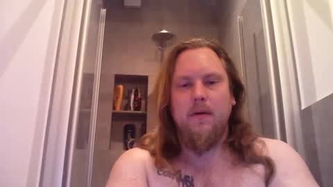 Snapshot of thenewdude1992 chatting on 12/19/25, 07:32 thenewdude1992 online show from 12/19/25, 07:32