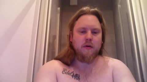 Snapshot of thenewdude1992 chatting on 04/10/26, 06:01 thenewdude1992 online show from 04/10/26, 06:01