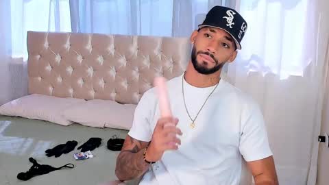 Snapshot of theo_sky1 chatting on 09/11/25, 01:33 Theo Sky online show from 09/11/25, 01:33