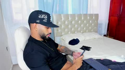 Snapshot of theo_sky1 chatting on 09/16/25, 07:48 Theo Sky online show from 09/16/25, 07:48