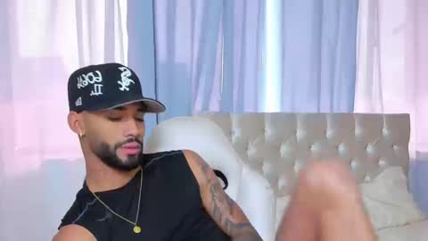 Snapshot of theo_sky1 chatting on 09/18/25, 02:08 Theo Sky online show from 09/18/25, 02:08