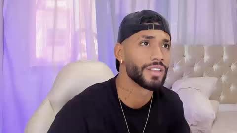 Snapshot of theo_sky1 chatting on 09/22/25, 08:22 Theo Sky online show from 09/22/25, 08:22