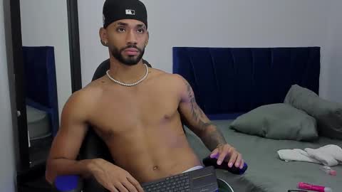 Snapshot of theo_sky1 chatting on 10/01/25, 08:59 Theo Sky online show from 10/01/25, 08:59