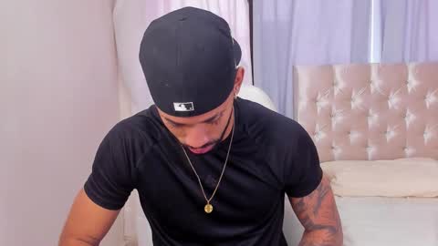 Snapshot of theo_sky1 chatting on 10/02/25, 06:04 Theo Sky online show from 10/02/25, 06:04