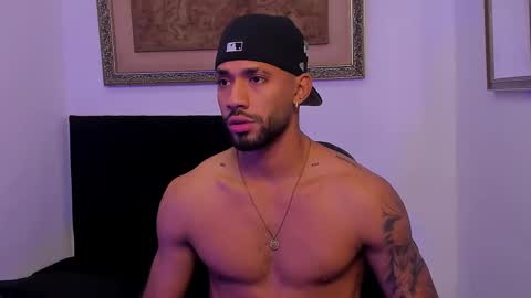 Snapshot of theo_sky1 chatting on 10/10/25, 10:09 Theo Sky online show from 10/10/25, 10:09