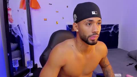 Snapshot of theo_sky1 chatting on 10/17/25, 03:47 Theo Sky online show from 10/17/25, 03:47