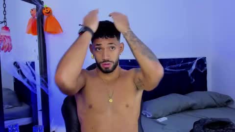 Snapshot of theo_sky1 chatting on 10/18/25, 03:46 Theo Sky online show from 10/18/25, 03:46