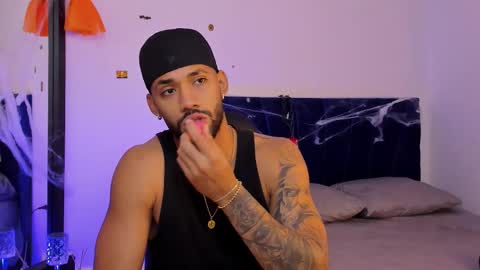 Snapshot of theo_sky1 chatting on 10/28/25, 03:04 Theo Sky online show from 10/28/25, 03:04