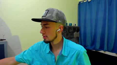 Snapshot of theo_stone04 chatting on 09/23/25, 06:16 Theo online show from 09/23/25, 06:16