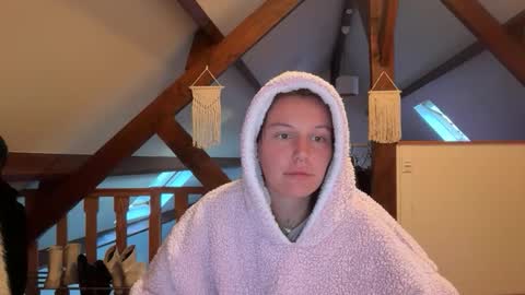 theofficialqueen online show from 04/12/26, 06:13