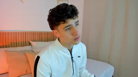 Snapshot of theohawke_ chatting on 12/12/24, 11:18 THEO- MATEO online show from 12/12/24, 11:18