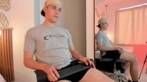 Snapshot of theohawke_ chatting on 12/13/24, 08:04 THEO- MATEO online show from 12/13/24, 08:04