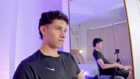 Snapshot of theohawke_ chatting on 12/14/24, 01:59 THEO- MATEO online show from 12/14/24, 01:59