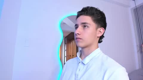 Snapshot of theohawke_ chatting on 01/03/25, 05:20 THEO- MATEO online show from 01/03/25, 05:20