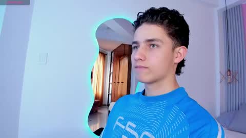 Snapshot of theohawke_ chatting on 01/04/25, 05:47 THEO- MATEO online show from 01/04/25, 05:47