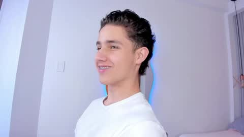 Snapshot of theohawke_ chatting on 01/05/25, 04:38 THEO- MATEO online show from 01/05/25, 04:38