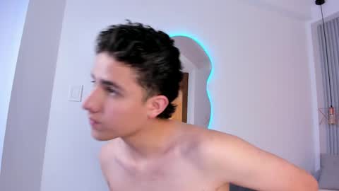 Snapshot of theohawke_ chatting on 01/07/25, 04:59 THEO- MATEO online show from 01/07/25, 04:59