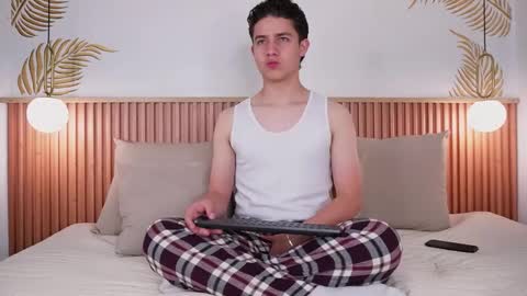 Snapshot of theohawke_ chatting on 01/16/25, 01:14 THEO- MATEO online show from 01/16/25, 01:14