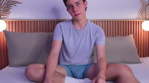 Snapshot of theohawke_ chatting on 01/22/25, 04:55 THEO- MATEO online show from 01/22/25, 04:55