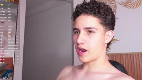 Snapshot of theohawke_ chatting on 02/01/25, 04:00 THEO- MATEO online show from 02/01/25, 04:00