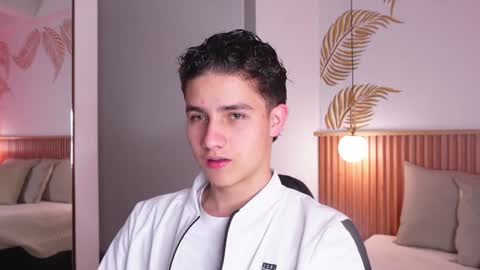 Snapshot of theohawke_ chatting on 02/02/25, 12:57 THEO- MATEO online show from 02/02/25, 12:57