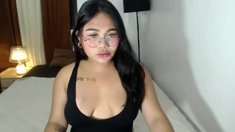 Snapshot of theonly_chin chatting on 04/12/26, 01:54 FRANCINE online show from 04/12/26, 01:54