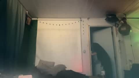 Snapshot of theonlyboi43ver chatting on 12/04/24, 10:35 theonlyboi43ver online show from 12/04/24, 10:35