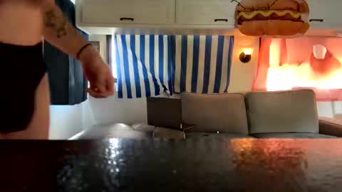 Snapshot of theonlyboi43ver chatting on 10/01/25, 04:24 theonlyboi43ver online show from 10/01/25, 04:24