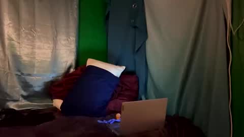 Snapshot of theonlyboi43ver chatting on 10/15/25, 05:40 theonlyboi43ver online show from 10/15/25, 05:40