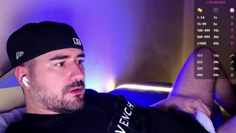 Snapshot of theoravi chatting on 02/01/26, 04:44 Theo Ravi online show from 02/01/26, 04:44