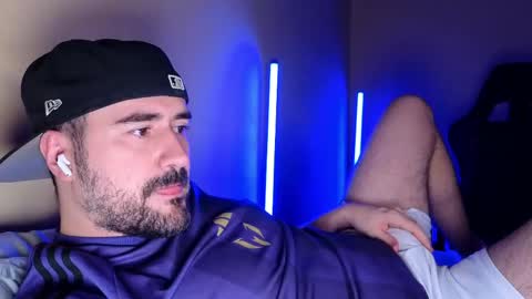 Theo Ravi online show from 04/15/26, 03:24