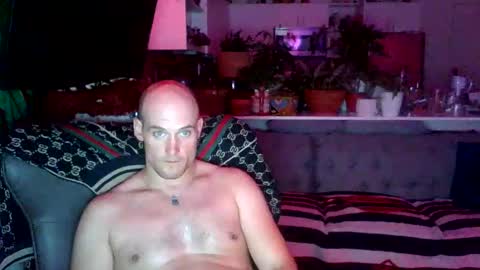 Snapshot of theoutfitter chatting on 02/19/25, 02:33 MISTERPOWERS online show from 02/19/25, 02:33