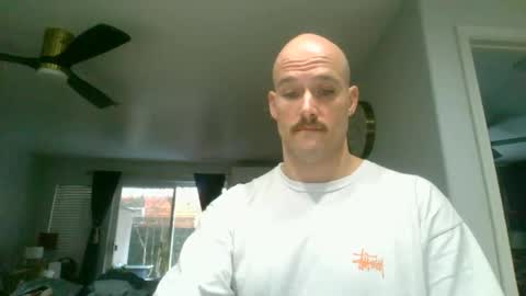 Snapshot of theoutfitter chatting on 04/03/26, 06:50 MISTERPOWERS online show from 04/03/26, 06:50