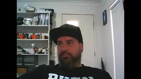 Snapshot of theozbeardguy chatting on 12/27/24, 03:42 aussiebeard online show from 12/27/24, 03:42