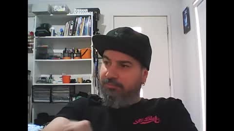 Snapshot of theozbeardguy chatting on 04/16/26, 02:34 aussiebeard online show from 04/16/26, 02:34