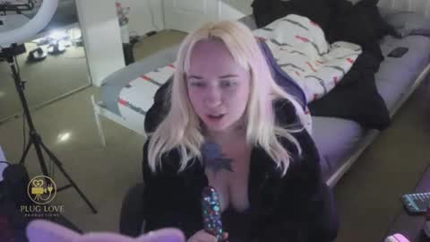 Snapshot of thepluglove chatting on 11/24/25, 06:51 The Plug Love Friends online show from 11/24/25, 06:51