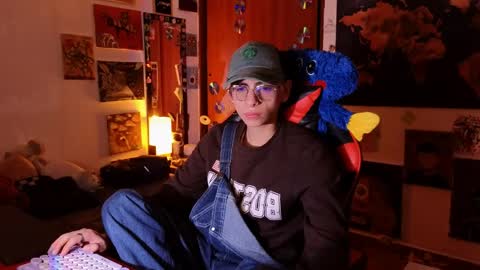 Matt independent model  online show from 04/08/26, 08:31