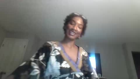 Snapshot of therayerevealed chatting on 12/22/25, 06:05 therayerevealed online show from 12/22/25, 06:05