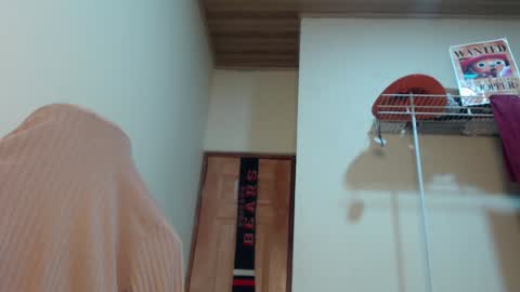 Snapshot of therazhanen chatting on 12/15/24, 05:13 Santiago Enrique online show from 12/15/24, 05:13