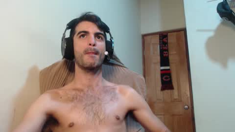 Snapshot of therazhanen chatting on 03/11/25, 06:53 Santiago Enrique online show from 03/11/25, 06:53