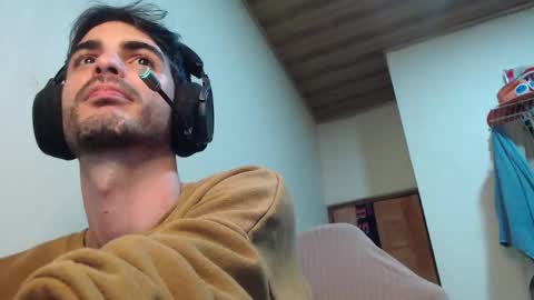 Snapshot of therazhanen chatting on 11/07/25, 07:19 Santiago Enrique online show from 11/07/25, 07:19