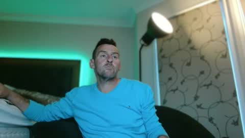 Snapshot of therealkurva4u chatting on 10/17/25, 08:00 therealkurva4u online show from 10/17/25, 08:00