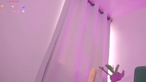 Snapshot of therealpeach_ chatting on 12/14/24, 02:21    online show from 12/14/24, 02:21