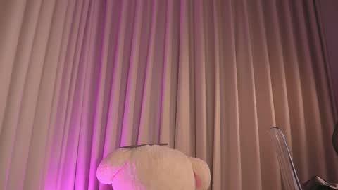 Snapshot of therealpeach_ chatting on 03/22/26, 04:05 online show from 03/22/26, 04:05