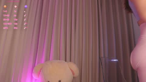 Snapshot of therealpeach_ chatting on 04/21/26, 11:40 online show from 04/21/26, 11:40