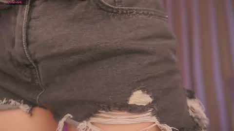 Snapshot of therealpeach_ chatting on 04/23/26, 02:24 online show from 04/23/26, 02:24