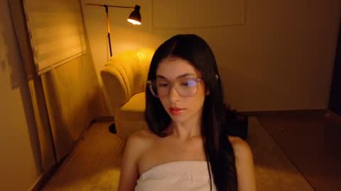 Snapshot of therose_mar chatting on 04/01/26, 01:06 Mar online show from 04/01/26, 01:06