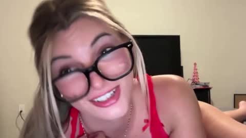 Snapshot of therosiecheeks chatting on 12/22/25, 10:51 therosiecheeks online show from 12/22/25, 10:51